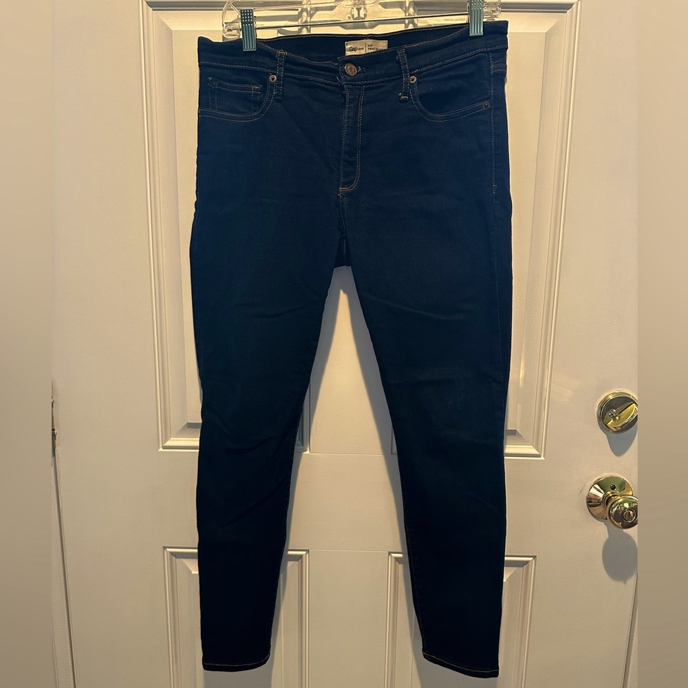 Gap Low Rise Skinny Jeans. Size 30P. Dark Wash